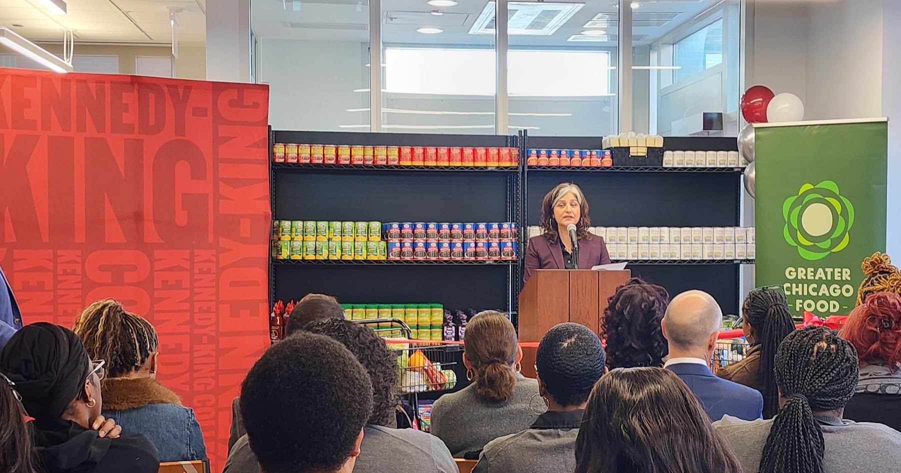 City Colleges of Chicago and the Greater Chicago Food Depository announce the grand opening of Kennedy-King College’s Statesmen Market as part of their shared goal to end hunger for college students and their families
